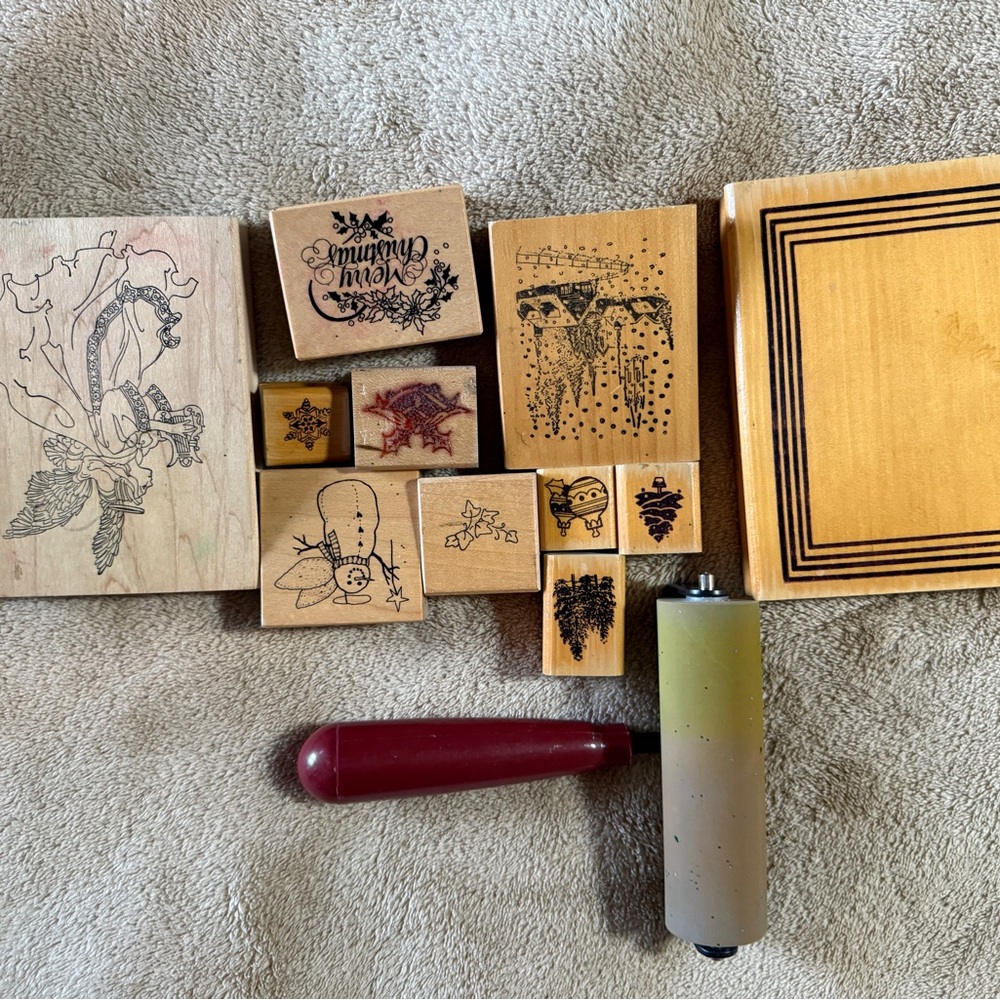 Nice collection of wood Christmas Rubber Stamps.